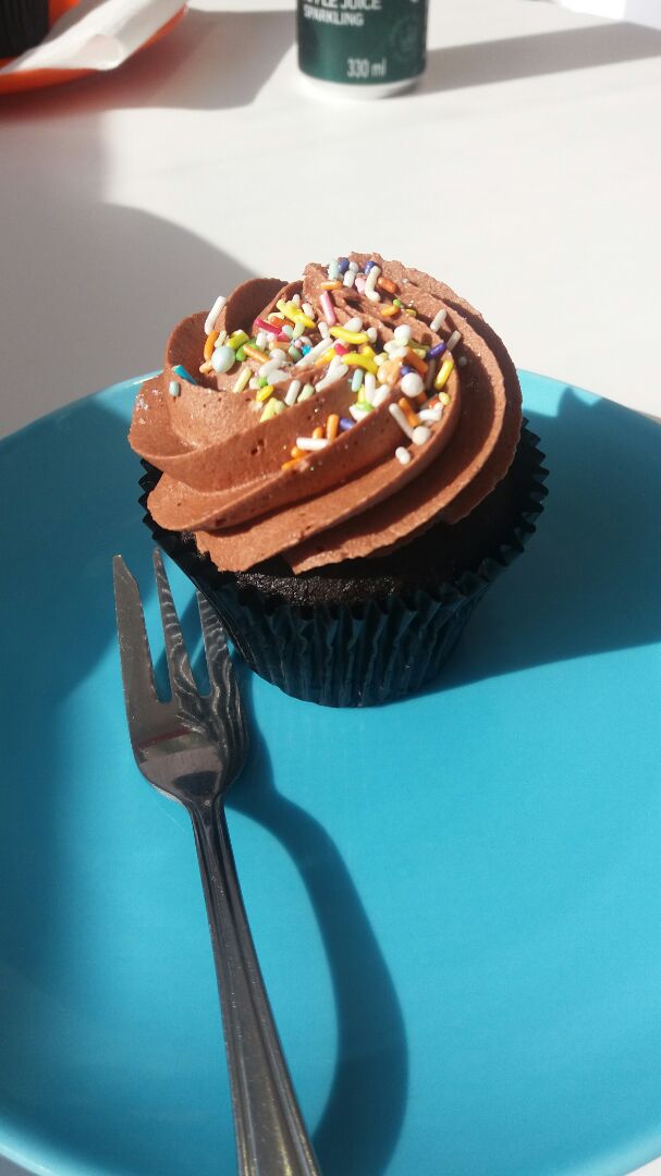 photo of Tessa's Bakery Vegan Chocolate Cupcake shared by @talthegreenteacher on  05 Mar 2020 - review