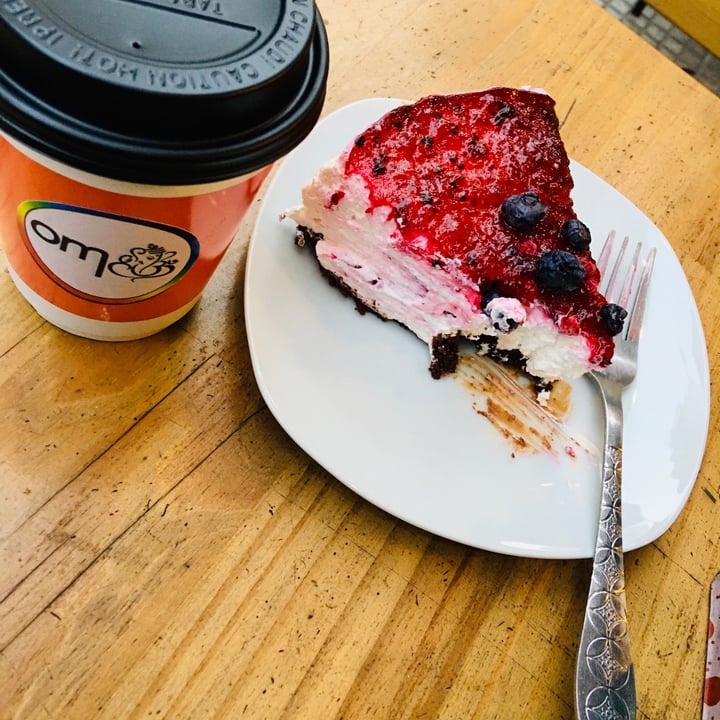 photo of OM - Vegan Coffe Shop & Beer Cheescake de arándanos shared by @palitovegano on  15 May 2021 - review