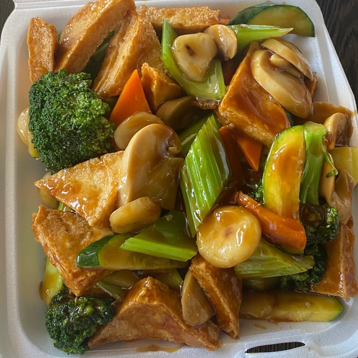 photo of Happy Eats Veggies With Tofu shared by @mallibra55 on  08 Jul 2021 - review