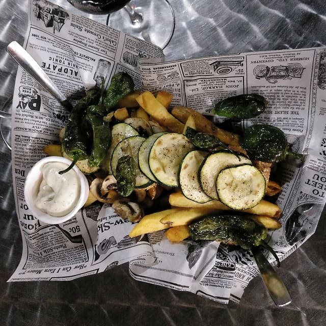 Photo of the dish “Patatas Con Veganesa Con Limón Y Especias, Calabacín, Champis Y Pimientos Del Padrón”