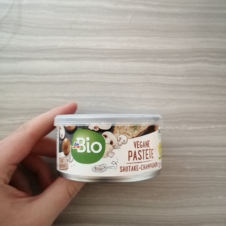 photo of dmBio Vegane Pastete  Shiitake Champignon shared by @veganny18 on  28 Jun 2020 - review