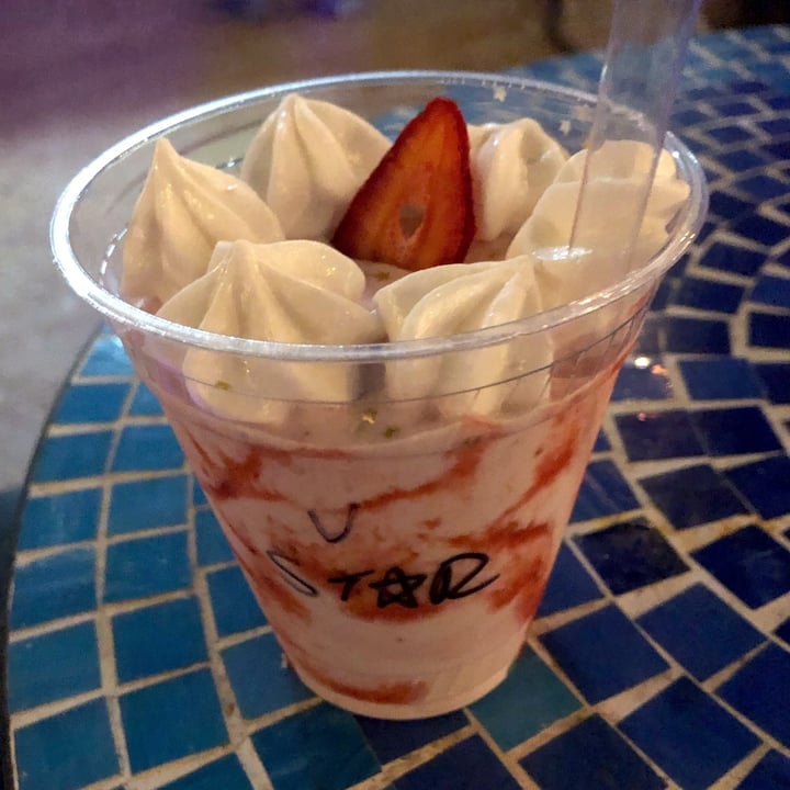 photo of Milky Way Shakes Star-Berry lemon cloud shared by @ketchupfights on  16 Jun 2021 - review