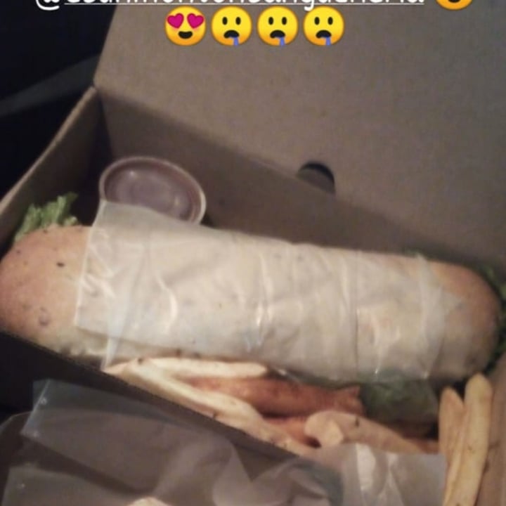 review photo of Es un montón Sangucheria Sándwich Regan Russel shared by @magavegan on 18 Jun 2021 - review