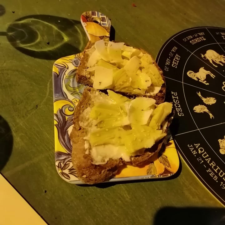 photo of Amasia Sustainable Living crostoncino con mozzarella di riso, carciofini, sayve al tartufo shared by @grippin80 on  21 Jul 2022 - review