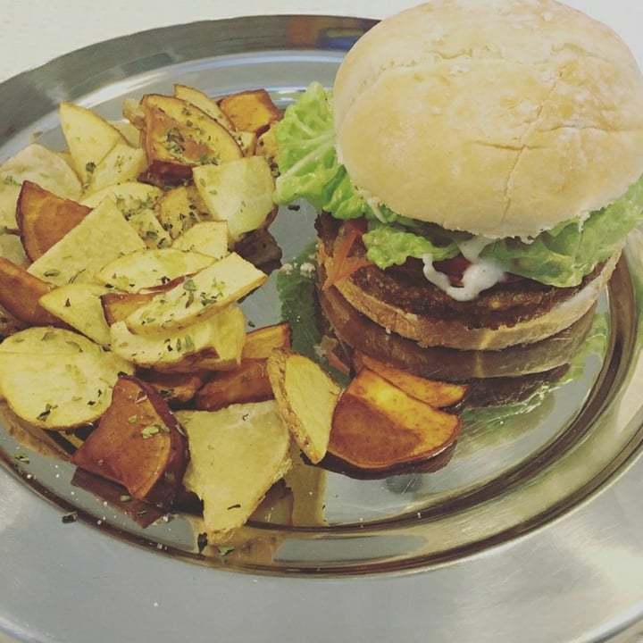 photo of Hare Krishna Vegano Hamburguesas veganas shared by @luciana13 on  27 Sep 2020 - review