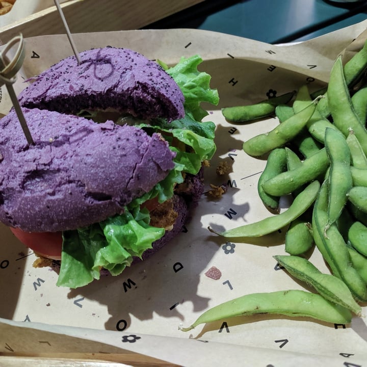 photo of Flower Burger Purple Cheesy shared by @luanitafnt on  05 Nov 2022 - review