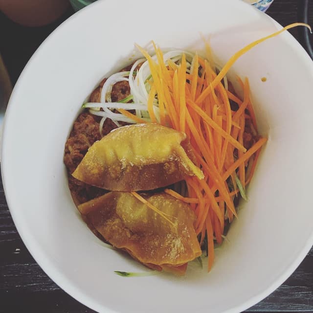 Foto do prato “Omnimeat Zha Jiang Mian”