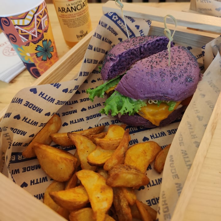 photo of Flower Burger Flower Burger shared by @giorginaveg on  19 Nov 2021 - review