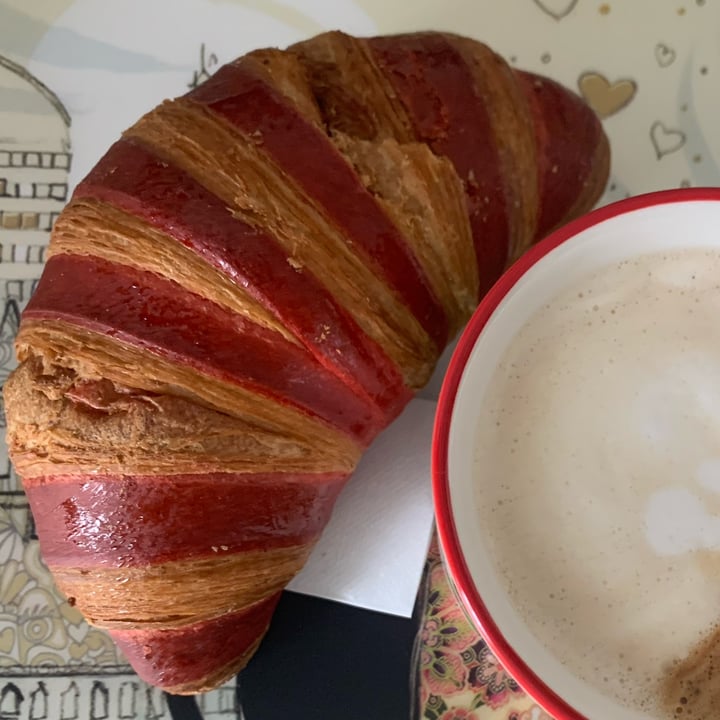 photo of Pasticceria Flego Croissant al lampone shared by @robykate on  14 Mar 2022 - review