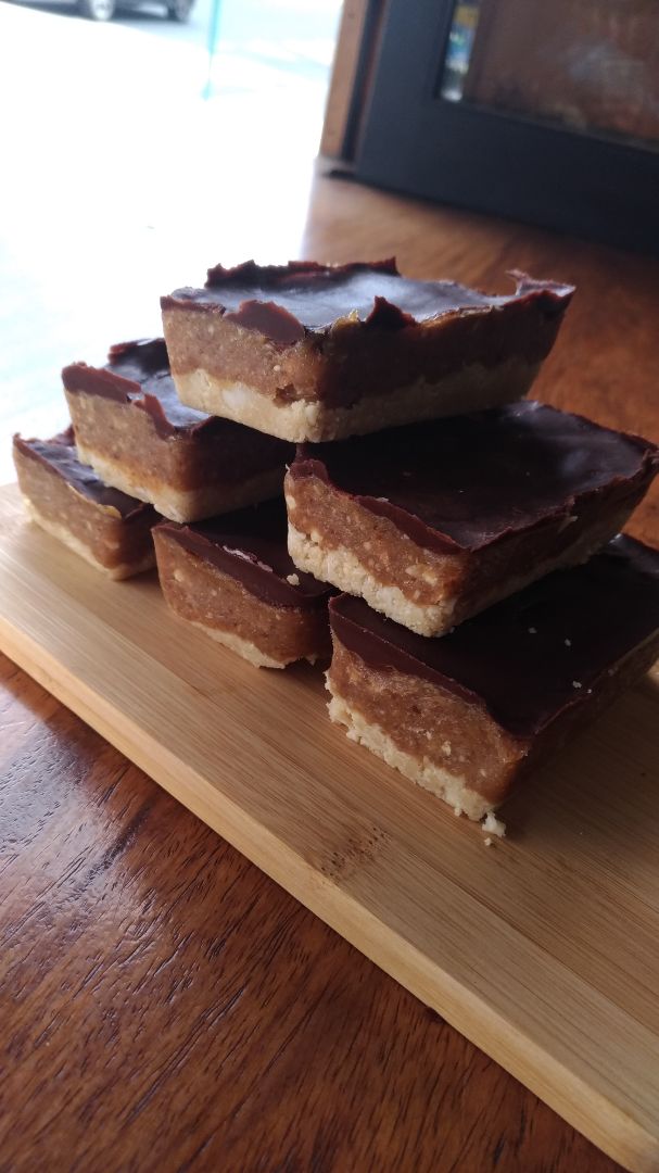 photo of Oikos Cafe Raw Snickers Bar shared by @lattebinch on  29 Nov 2018 - review