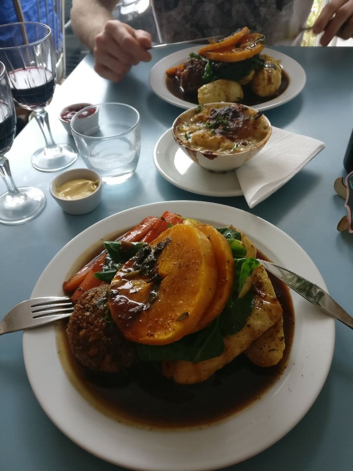 photo of Eat Your Greens Sunday roast shared by @danilla994 on  20 May 2019 - review