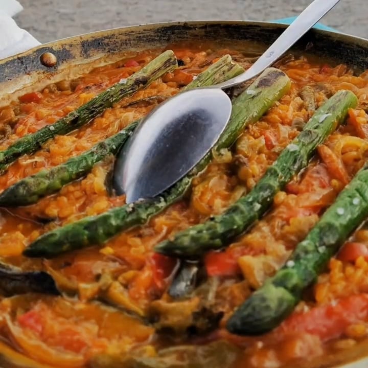 review photo of Discochiringuito UHA Paella Vegetable shared by @dawnsplantkitchen on 13 Apr 2022 - review
