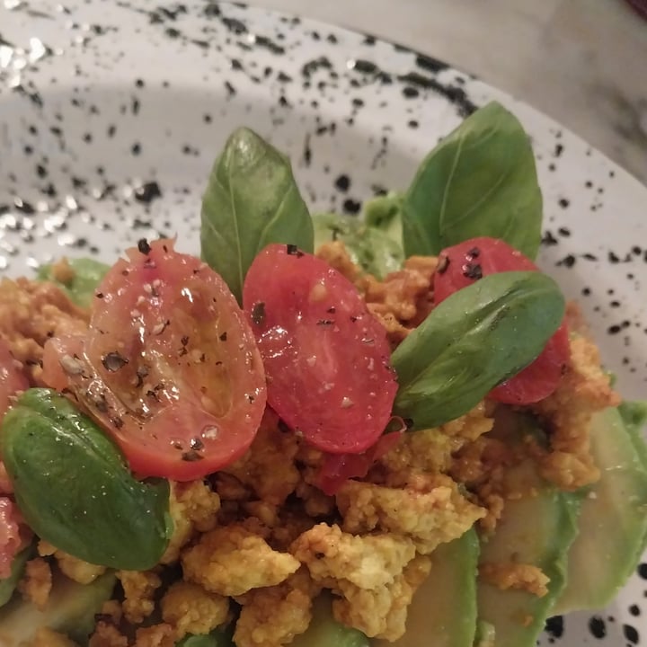 photo of Casa Munay Tostón de palta con tofu revuelto shared by @tales on  08 Aug 2022 - review