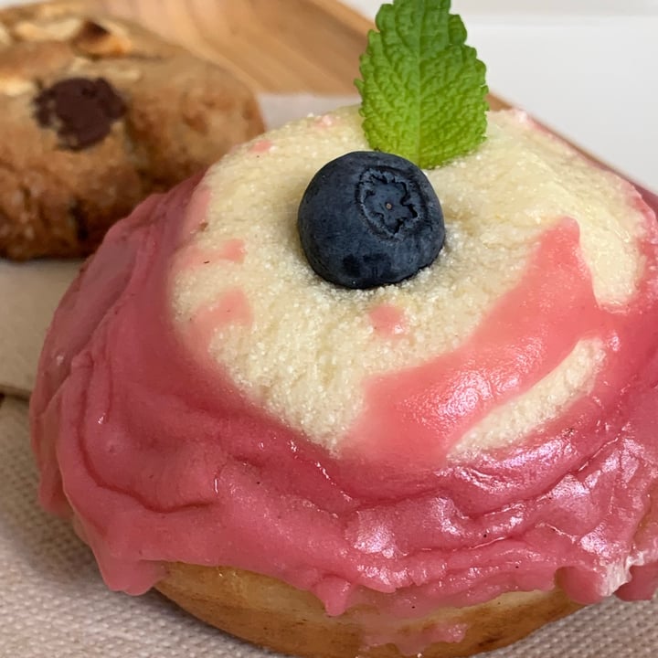 photo of The Hippie Bakery Donut Relleno Cheesecake shared by @titoleas on  20 Aug 2021 - review