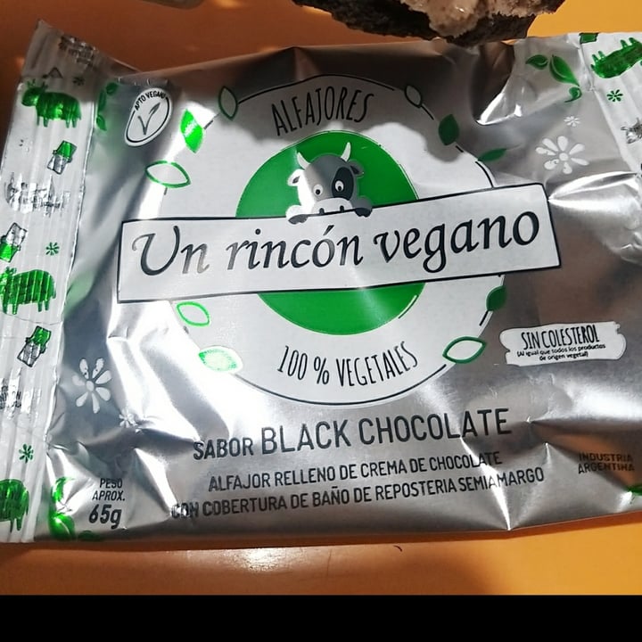 photo of Un Rincón Vegano Alfajor Black Chocolate shared by @gabeee on  26 Feb 2022 - review