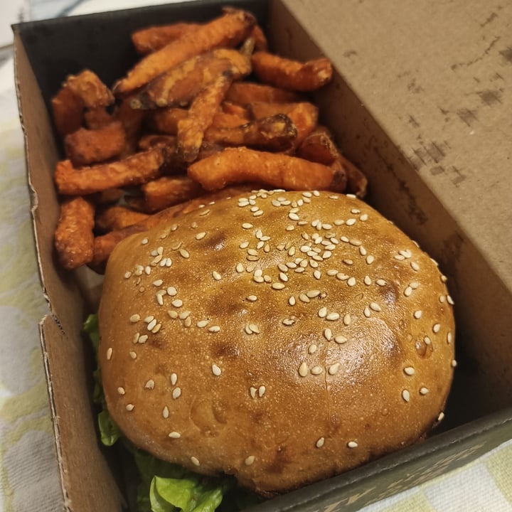 photo of Flower Burger Flower burger shared by @blancabassignani on  17 Mar 2022 - review