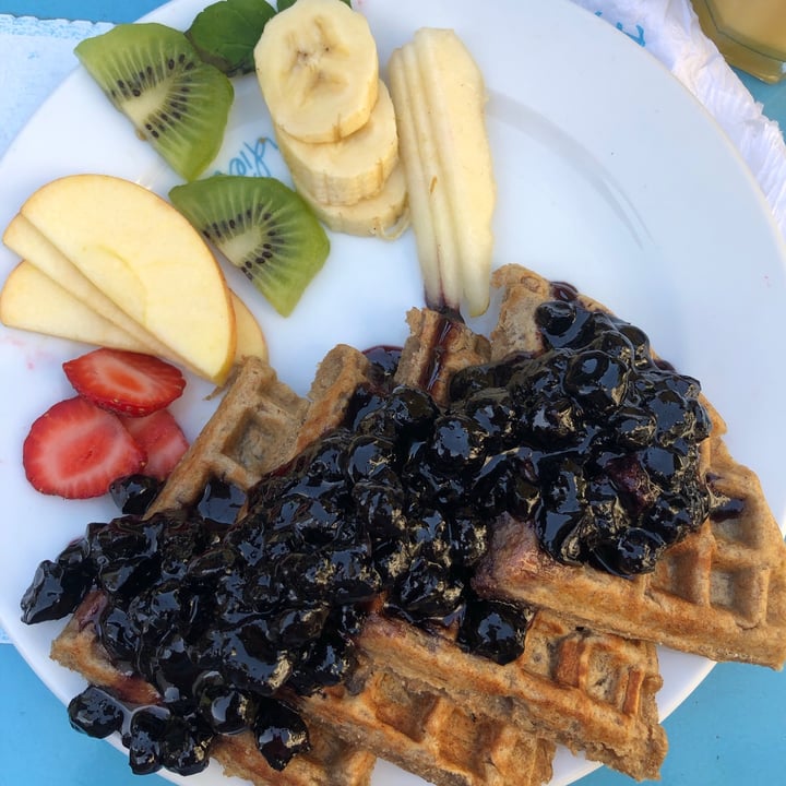 photo of Blondies Bakery Cafe Waffles Veganos shared by @anaacraveroo on  06 May 2021 - review