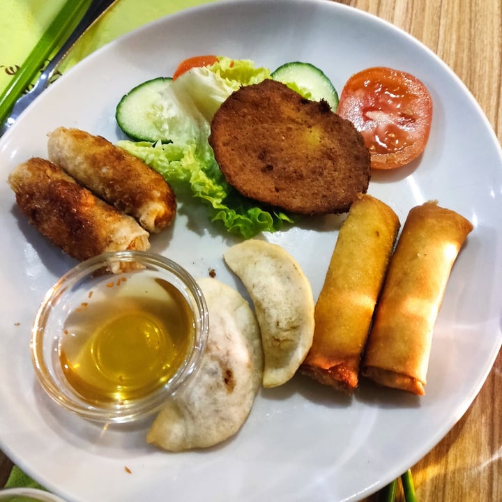 review photo of Végé'Saveurs Assortiment chaud shared by @vegfraio on 15 Feb 2022 - review