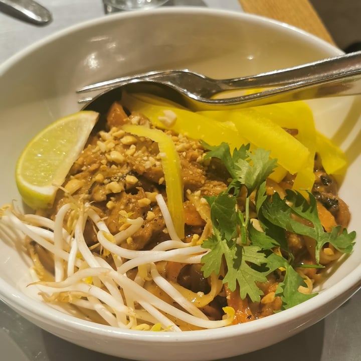 photo of Teresa Carles Pad Thai shared by @veggieterranean on  12 Oct 2022 - review