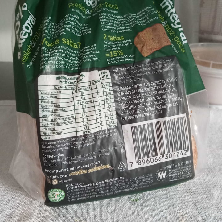 photo of Wickbold Pão 100% Integral Freekeh & noz-pecã shared by @vanessaaconc on  13 May 2022 - review
