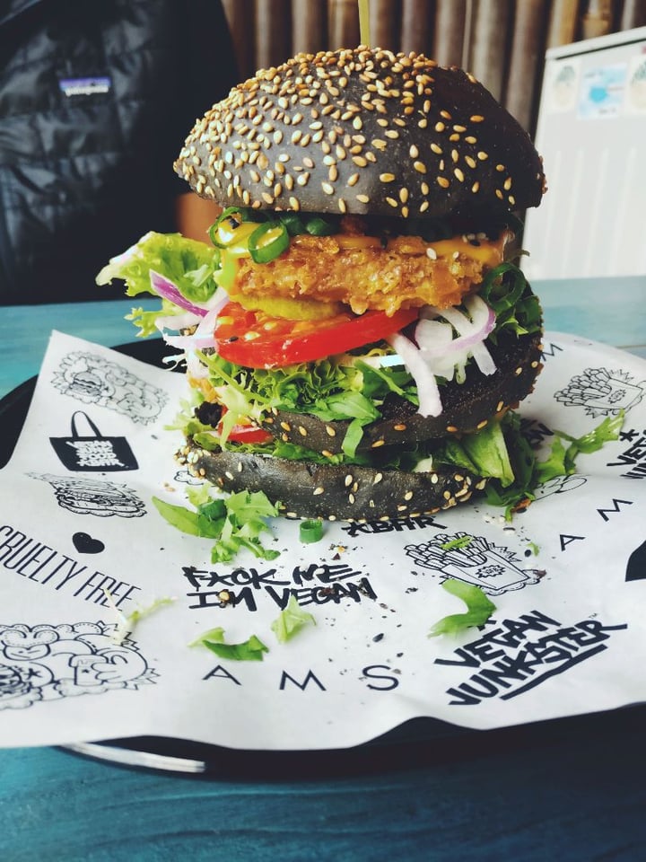 photo of Vegan Junk Food Bar Daddy Mc Chik’N burger shared by @hownowbrownkow on  07 Jul 2018 - review