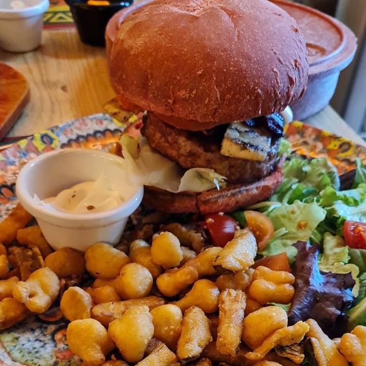 review photo of Seventh Mexican Restaurant Vegan Burger shared by @metemagno on 23 Dec 2022 - review