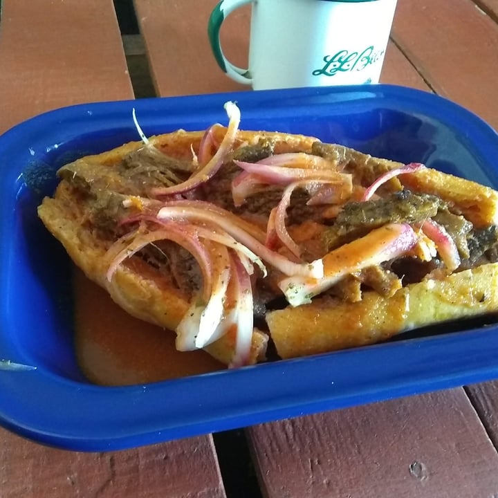 photo of Chía Fonda Vegana Torta ahogada shared by @kresdey on  08 Jun 2020 - review