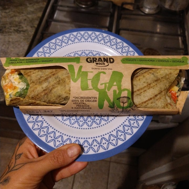 photo of Grand wich Roll Frío Vegano shared by @thegiramone on  09 Jan 2022 - review