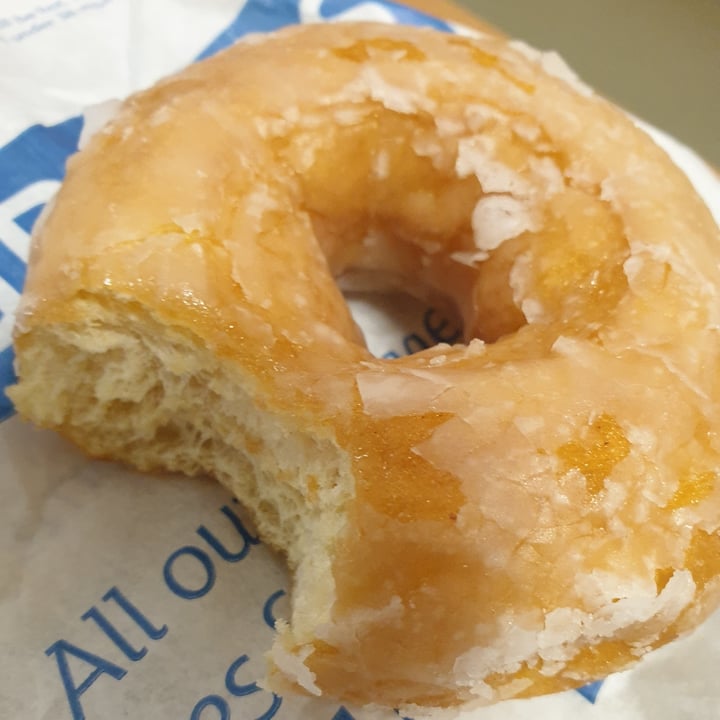 photo of Greggs Vegan Glazed Ring Doughnut shared by @elshrimp on  02 Oct 2020 - review