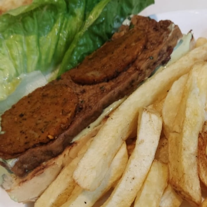 review photo of Loving Hut Microcentro Tofu sandwich shared by @fabuchi on 15 Jun 2021 - review