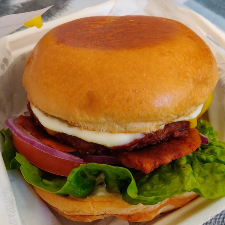 photo of The Carrot's Tail Beyond Classica Burger shared by @victoriapalero on  28 May 2020 - review