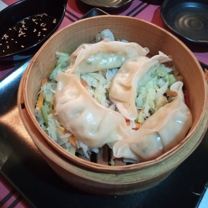 photo of Fujiyama Sushi Bar & Asian Cuisine Gyozas de verduras shared by @anabigrr on  23 Aug 2021 - review