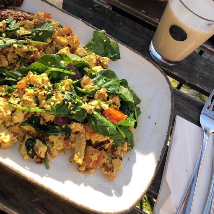 photo of Emmi's Kitchen Glockenbachviertel Scrambled tofu shared by @itsssklara on  12 Mar 2021 - review