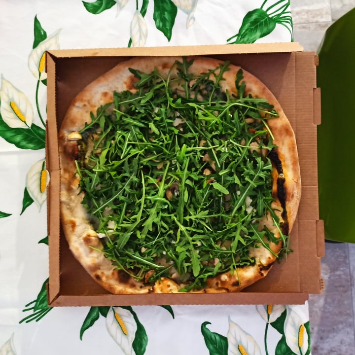 photo of Al Bivio degli Artisti Pizza saporita vega shared by @julieve on  11 Mar 2022 - review