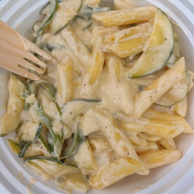 「Alfredo White Pasta」の料理の写真