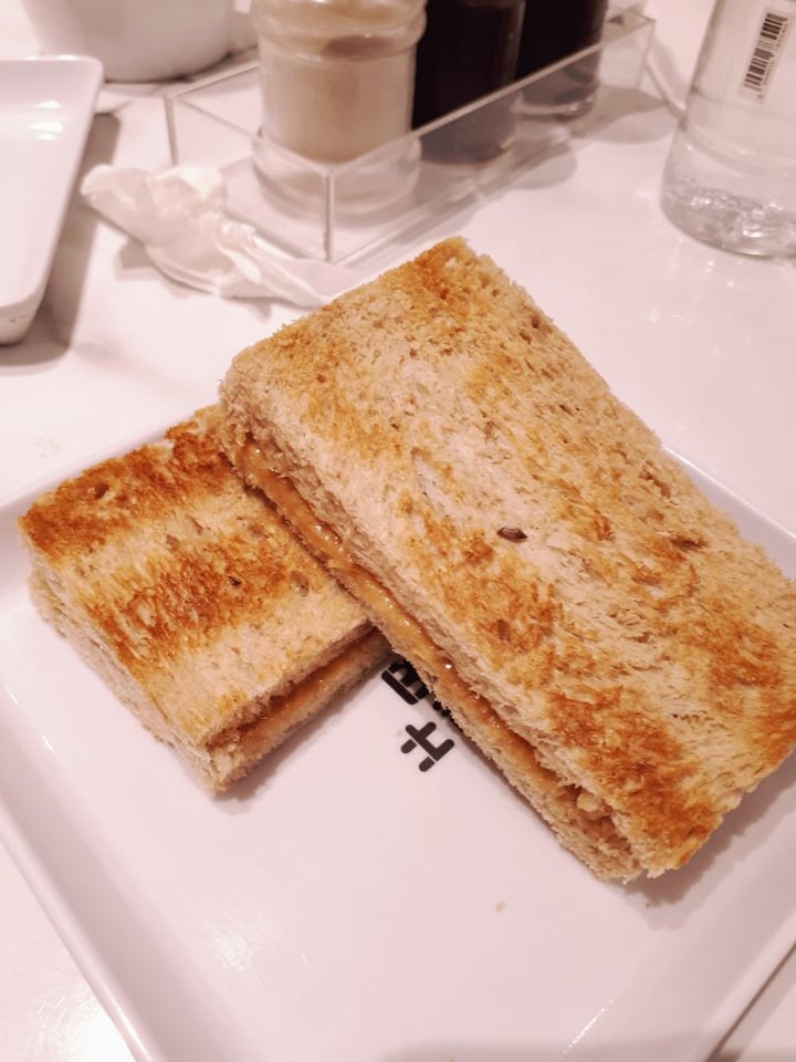 photo of TOAST BOX Traditional Multigrain Toast Peanut Butter shared by @kyndlyvegan on  25 Dec 2019 - review