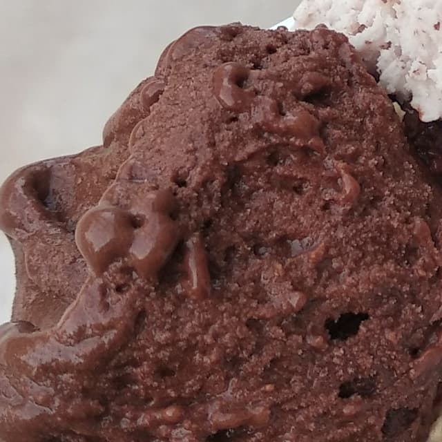 Photo of the dish “Helado De Chocolate Vegano Con Maracuyá”