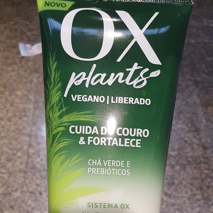 photo of Ox Ox plants shampoo vegano Cuida Couro & Fortalece  shared by @dicelialuzia on  02 Aug 2022 - review