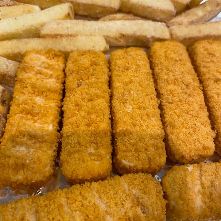 review photo of Quorn Fishless Fingers shared by @heatherevans on 21 Mar 2021 - review