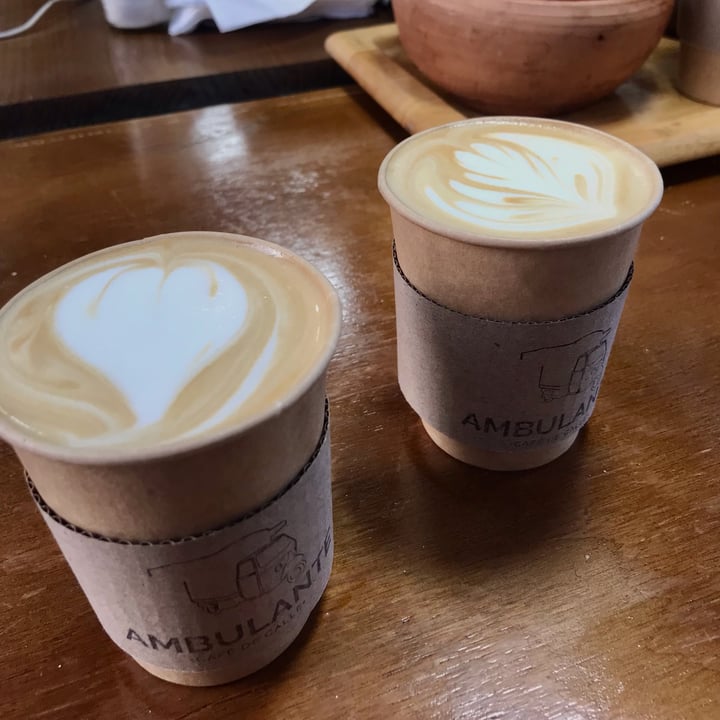 photo of Ambulante café de calle cafe con leche de almendras shared by @sofivarela1 on  15 Sep 2022 - review