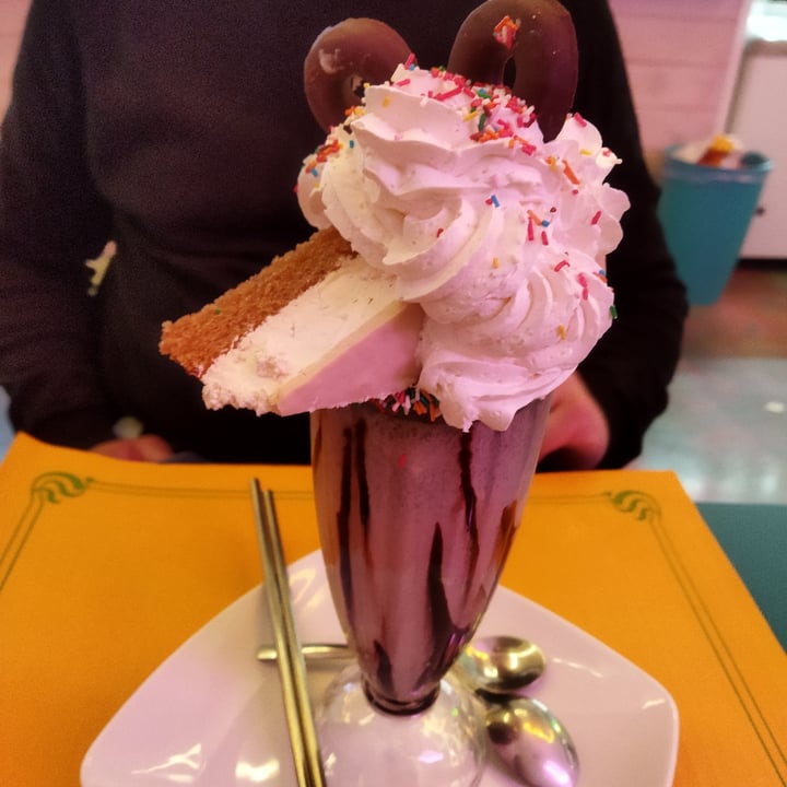 photo of Freedom Cakes Freak shake shared by @veganbeibi on  30 Jan 2022 - review