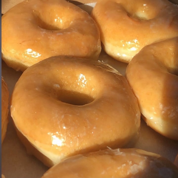 photo of LeCave's Bakery Glazed donuts shared by @vb on  26 Jun 2021 - review