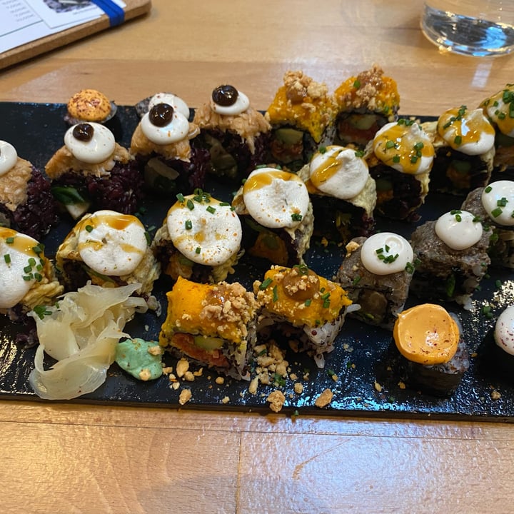photo of Roots & Rolls sushi degustación shared by @cgbr on  02 Jun 2022 - review
