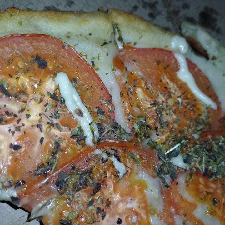 photo of Pizza Vegana Ramos Mejia Pizza con tomate natural shared by @mar-antiespecista on  02 Dec 2022 - review