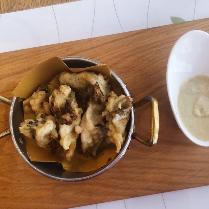 photo of Essenza Love Natural Food Carciofi croccanti in tempura con salsa stonnata shared by @matteorussochef on  19 Feb 2022 - review