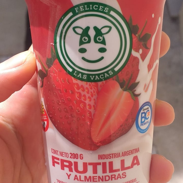 photo of Felices Las Vacas Yogurt sabor Frutilla shared by @melinamelinacc on  06 Jul 2021 - review