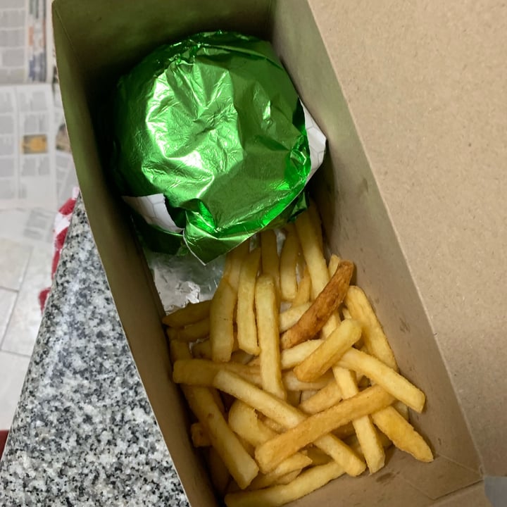 review photo of Williamsburg Burger Bar Beyond Cheese shared by @canica on 23 Oct 2021 - review