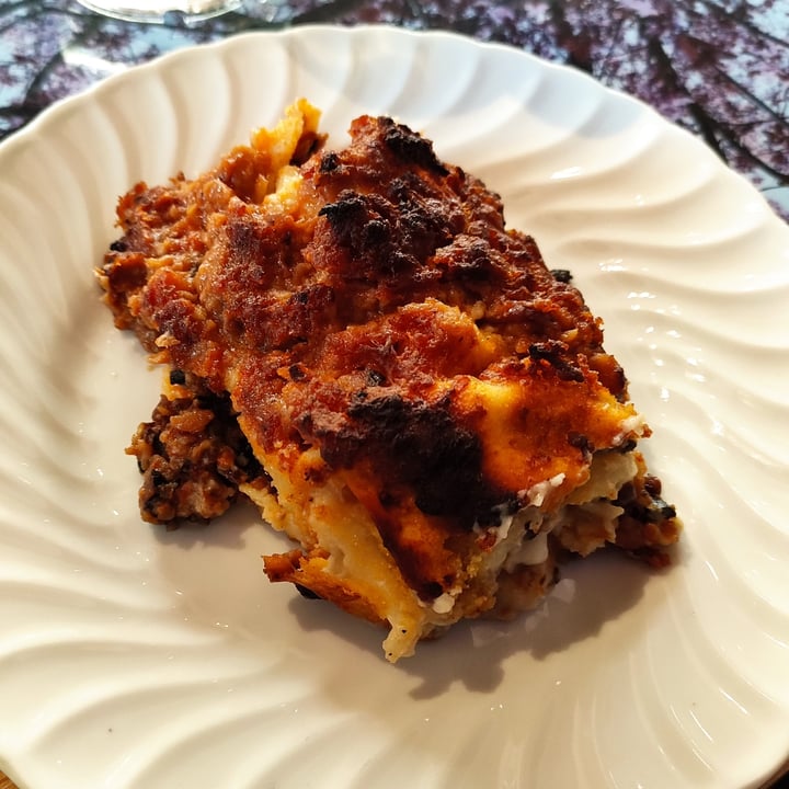 photo of Fonderia Gastro Bistrot Lasagna al ragù di legumi shared by @mostravagante on  09 Apr 2022 - review