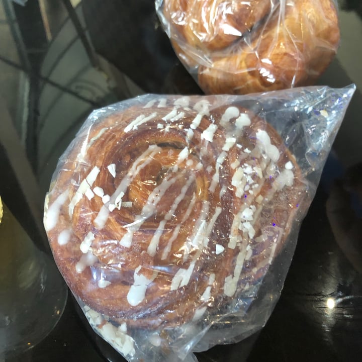 photo of Vegan Nirvana Cinnamon croissant shared by @magicturtlez on  16 Jul 2021 - review