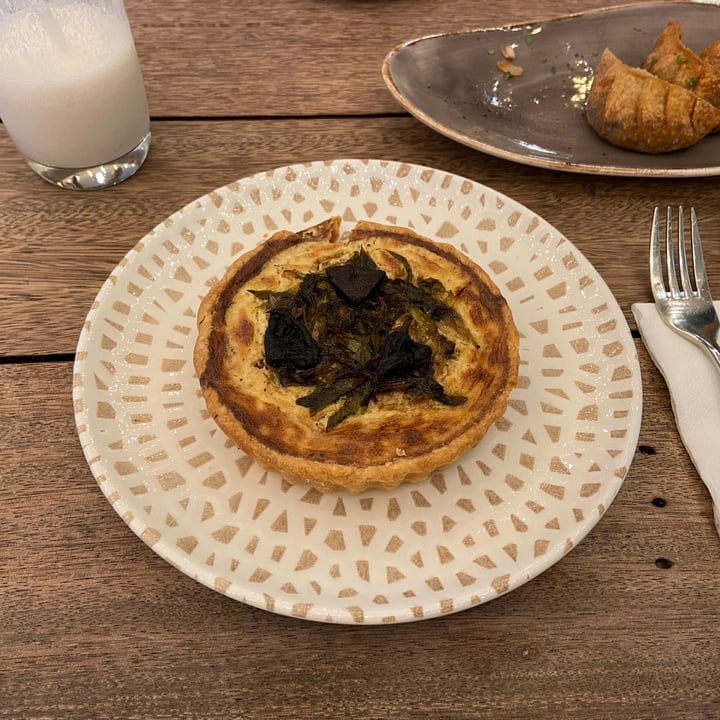 photo of Sprout Plant Based Fusion Mushroom and Leek Quiche shared by @dafnelately on  23 Dec 2021 - review